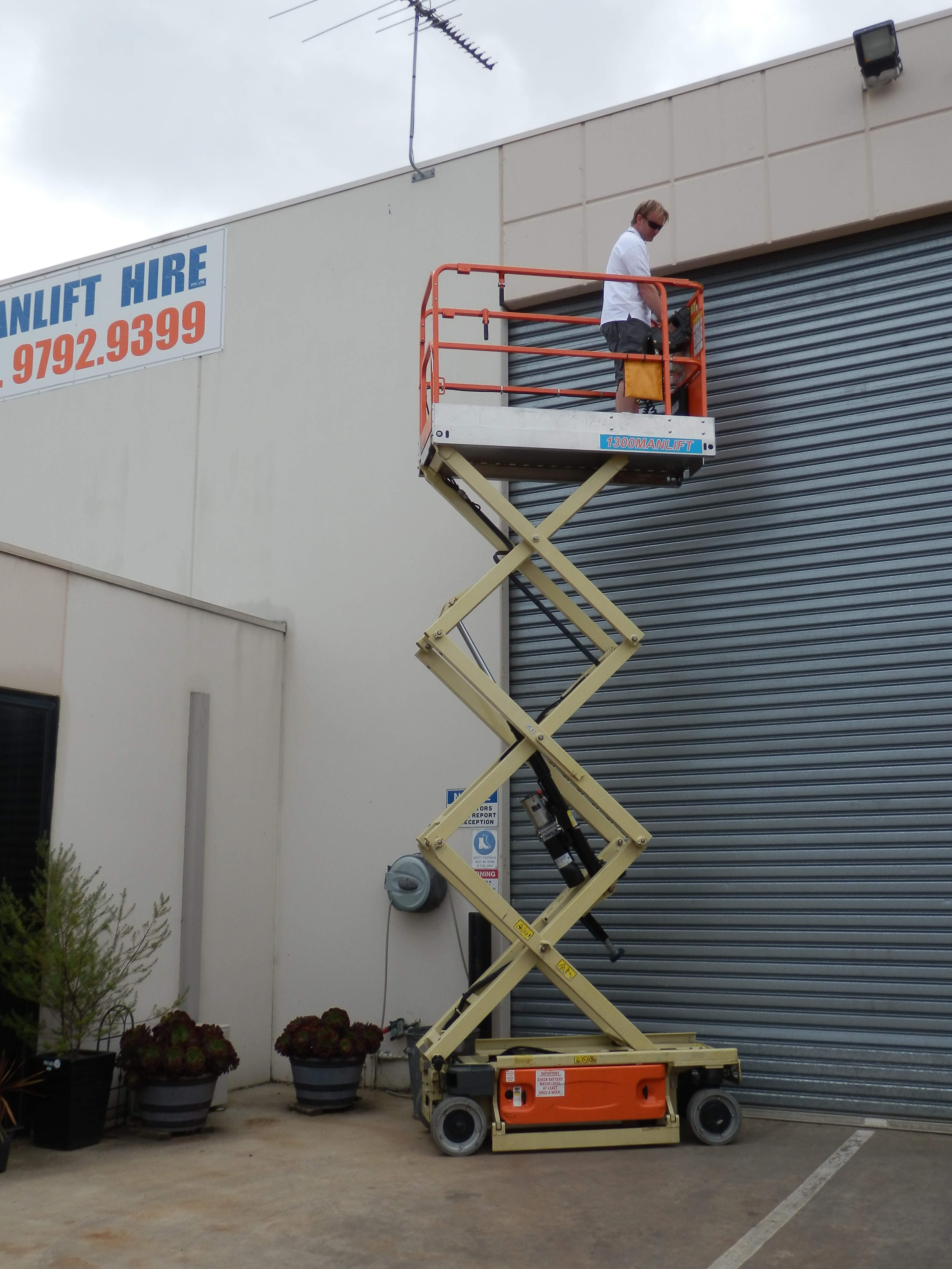 Scissor Lift Manlift Hire Electric Scissor Lifts scissor-lift-manlift-hire-electric-scissor-lifts